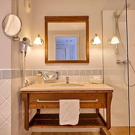 Hirschen Hotel 4*